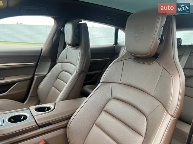 Зеленый Порше Taycan Cross Turismo, объемом двигателя 0 л и пробегом 7 тыс. км за 134262 $, фото 33 на Automoto.ua