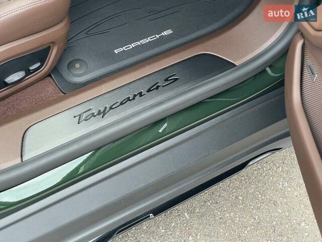 Зеленый Порше Taycan Cross Turismo, объемом двигателя 0 л и пробегом 7 тыс. км за 134262 $, фото 28 на Automoto.ua