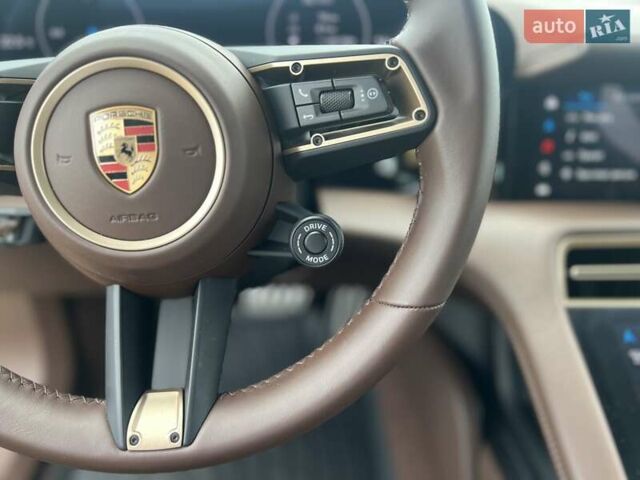 Зеленый Порше Taycan Cross Turismo, объемом двигателя 0 л и пробегом 7 тыс. км за 134262 $, фото 47 на Automoto.ua