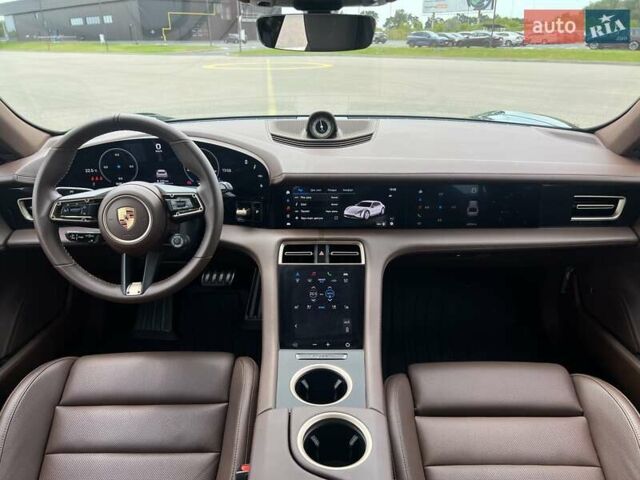 Зеленый Порше Taycan Cross Turismo, объемом двигателя 0 л и пробегом 7 тыс. км за 134262 $, фото 34 на Automoto.ua