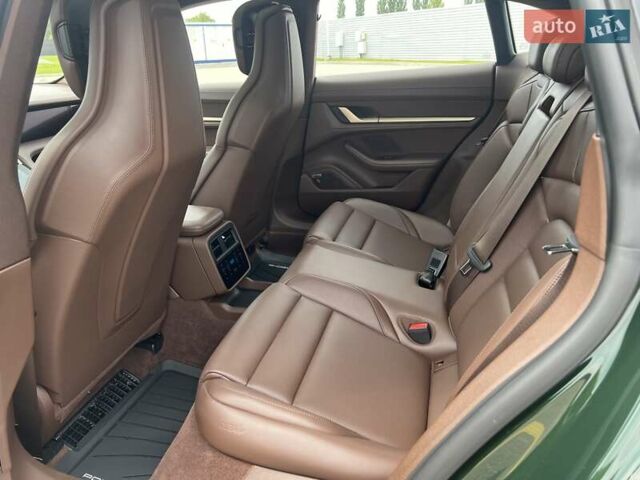 Зеленый Порше Taycan Cross Turismo, объемом двигателя 0 л и пробегом 7 тыс. км за 134262 $, фото 51 на Automoto.ua