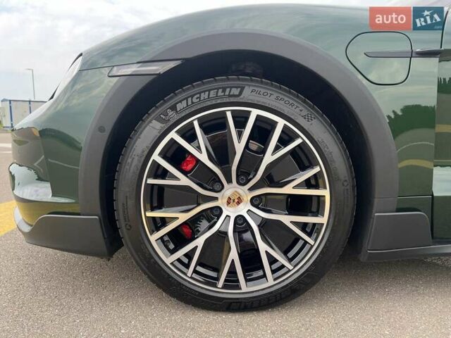 Зеленый Порше Taycan Cross Turismo, объемом двигателя 0 л и пробегом 7 тыс. км за 134262 $, фото 21 на Automoto.ua