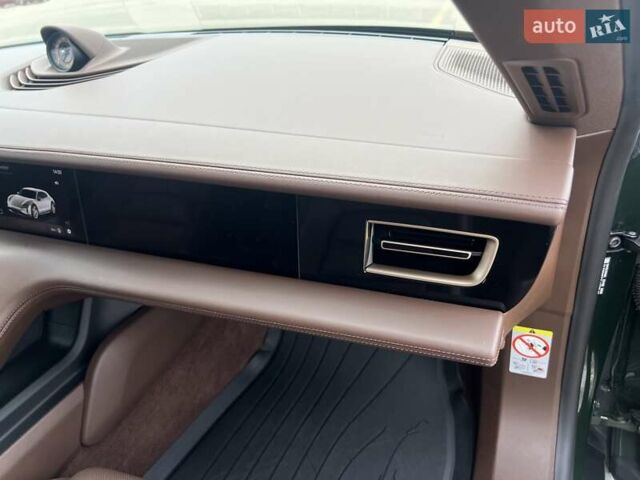 Зеленый Порше Taycan Cross Turismo, объемом двигателя 0 л и пробегом 7 тыс. км за 134262 $, фото 55 на Automoto.ua