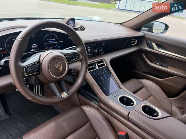 Зеленый Порше Taycan Cross Turismo, объемом двигателя 0 л и пробегом 7 тыс. км за 134262 $, фото 3 на Automoto.ua