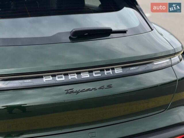 Зеленый Порше Taycan Cross Turismo, объемом двигателя 0 л и пробегом 7 тыс. км за 134262 $, фото 14 на Automoto.ua
