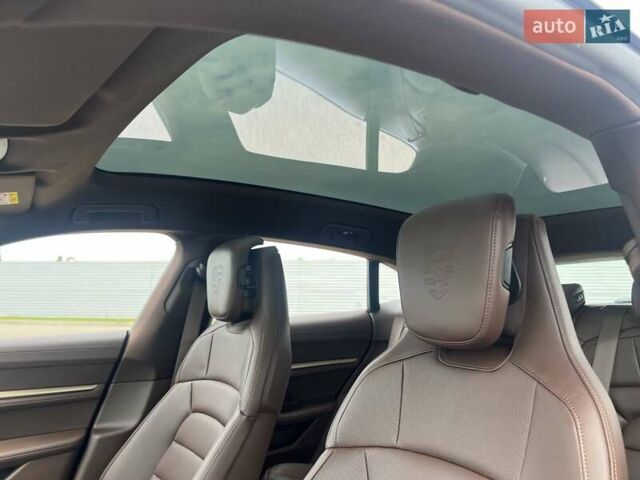 Зеленый Порше Taycan Cross Turismo, объемом двигателя 0 л и пробегом 7 тыс. км за 134262 $, фото 44 на Automoto.ua