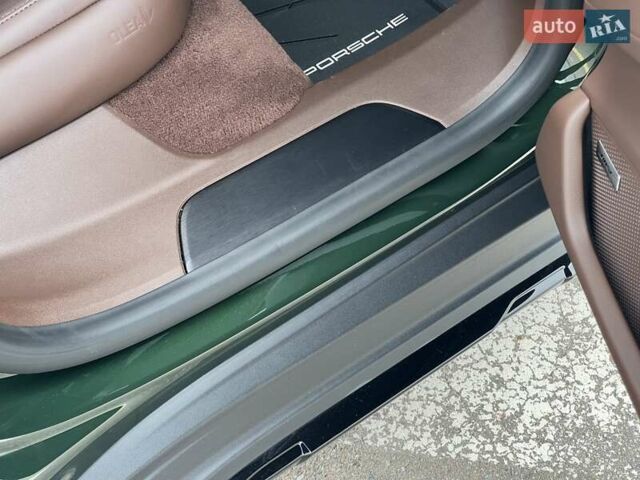 Зеленый Порше Taycan Cross Turismo, объемом двигателя 0 л и пробегом 7 тыс. км за 134262 $, фото 27 на Automoto.ua