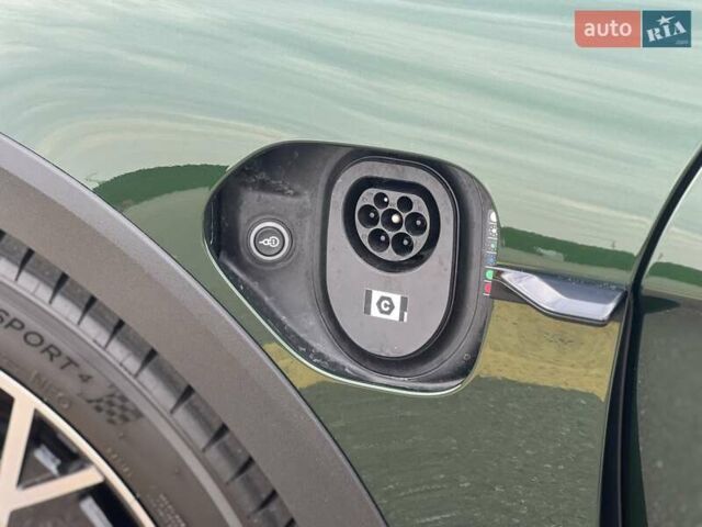 Зеленый Порше Taycan Cross Turismo, объемом двигателя 0 л и пробегом 7 тыс. км за 134262 $, фото 17 на Automoto.ua