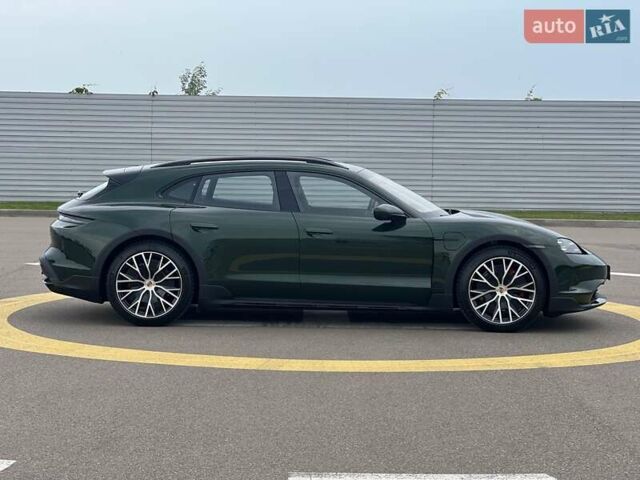 Зеленый Порше Taycan Cross Turismo, объемом двигателя 0 л и пробегом 7 тыс. км за 134262 $, фото 10 на Automoto.ua