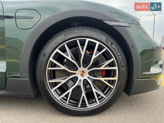 Зеленый Порше Taycan Cross Turismo, объемом двигателя 0 л и пробегом 7 тыс. км за 134262 $, фото 24 на Automoto.ua