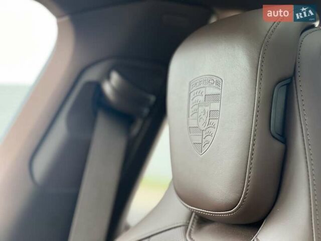 Зеленый Порше Taycan Cross Turismo, объемом двигателя 0 л и пробегом 7 тыс. км за 134262 $, фото 48 на Automoto.ua