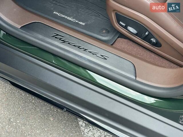Зеленый Порше Taycan Cross Turismo, объемом двигателя 0 л и пробегом 7 тыс. км за 134262 $, фото 25 на Automoto.ua
