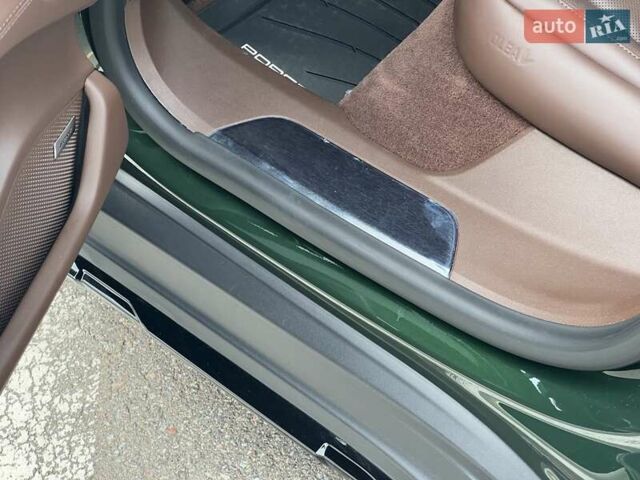 Зеленый Порше Taycan Cross Turismo, объемом двигателя 0 л и пробегом 7 тыс. км за 134262 $, фото 26 на Automoto.ua