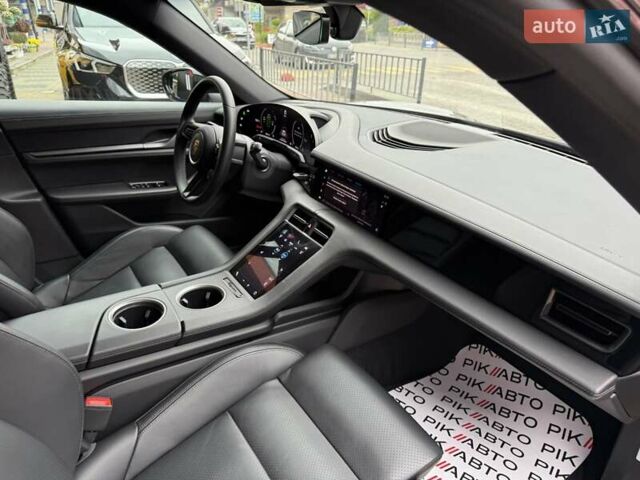 Черный Порше Taycan Sport Turismo, объемом двигателя 0 л и пробегом 9 тыс. км за 84900 $, фото 45 на Automoto.ua