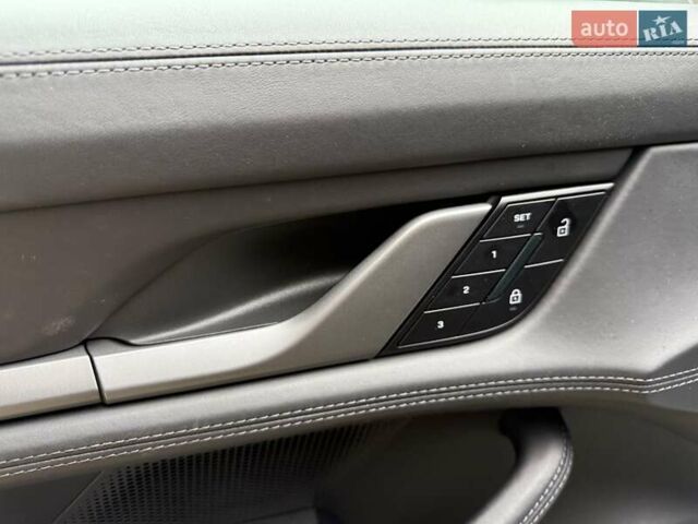 Черный Порше Taycan Sport Turismo, объемом двигателя 0 л и пробегом 9 тыс. км за 84900 $, фото 12 на Automoto.ua