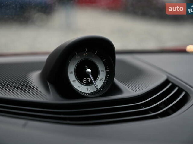 Красный Порше Taycan Sport Turismo, объемом двигателя 0 л и пробегом 34 тыс. км за 84067 $, фото 22 на Automoto.ua