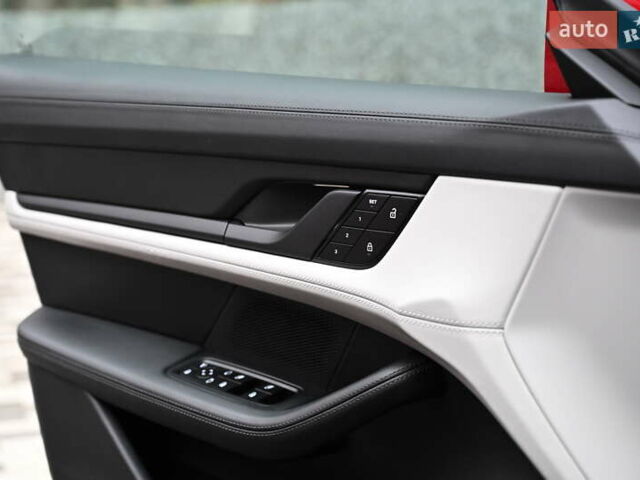 Красный Порше Taycan Sport Turismo, объемом двигателя 0 л и пробегом 34 тыс. км за 84067 $, фото 7 на Automoto.ua