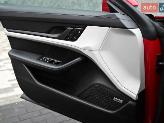 Красный Порше Taycan Sport Turismo, объемом двигателя 0 л и пробегом 34 тыс. км за 84067 $, фото 11 на Automoto.ua