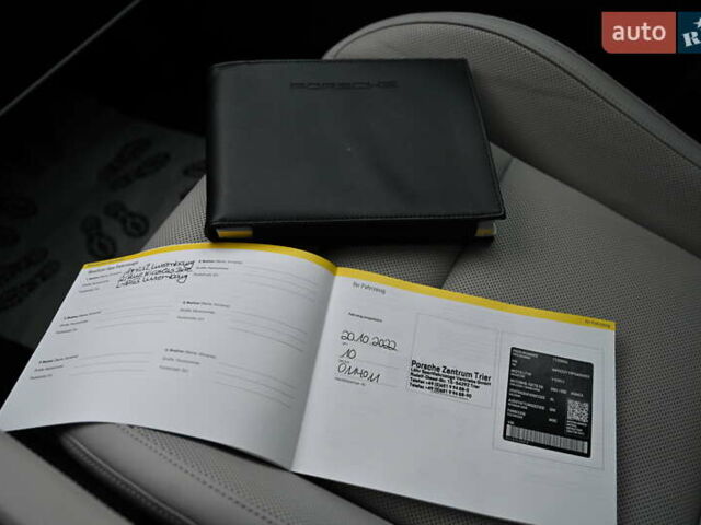 Красный Порше Taycan Sport Turismo, объемом двигателя 0 л и пробегом 34 тыс. км за 84067 $, фото 27 на Automoto.ua