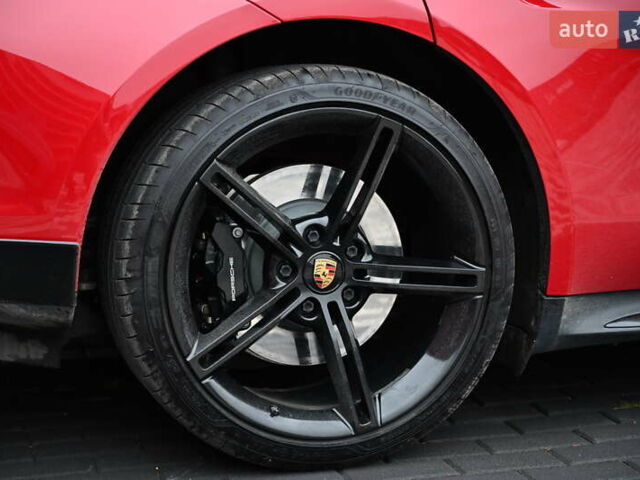 Красный Порше Taycan Sport Turismo, объемом двигателя 0 л и пробегом 34 тыс. км за 84067 $, фото 31 на Automoto.ua