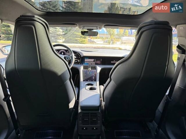 Серый Порше Taycan Sport Turismo, объемом двигателя 0 л и пробегом 15 тыс. км за 89000 $, фото 77 на Automoto.ua