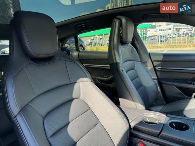 Серый Порше Taycan Sport Turismo, объемом двигателя 0 л и пробегом 15 тыс. км за 89000 $, фото 87 на Automoto.ua