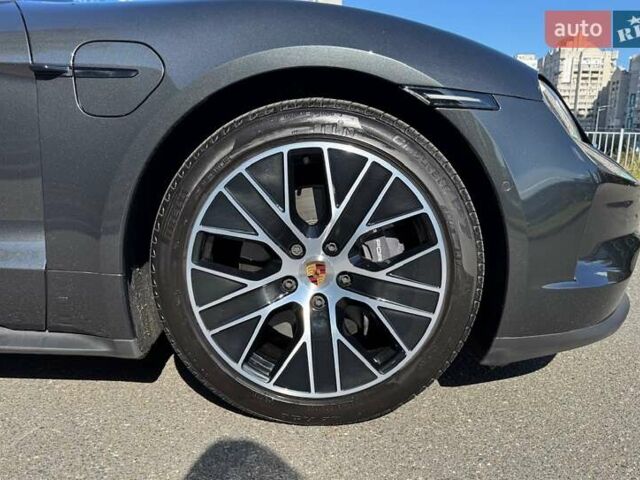 Серый Порше Taycan Sport Turismo, объемом двигателя 0 л и пробегом 15 тыс. км за 89000 $, фото 7 на Automoto.ua