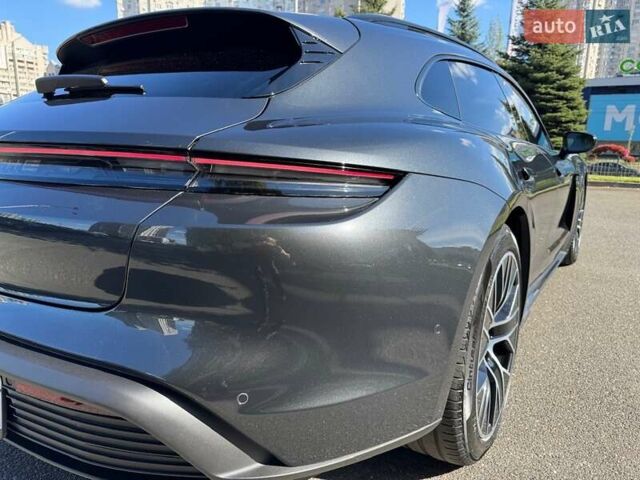 Серый Порше Taycan Sport Turismo, объемом двигателя 0 л и пробегом 15 тыс. км за 89000 $, фото 10 на Automoto.ua