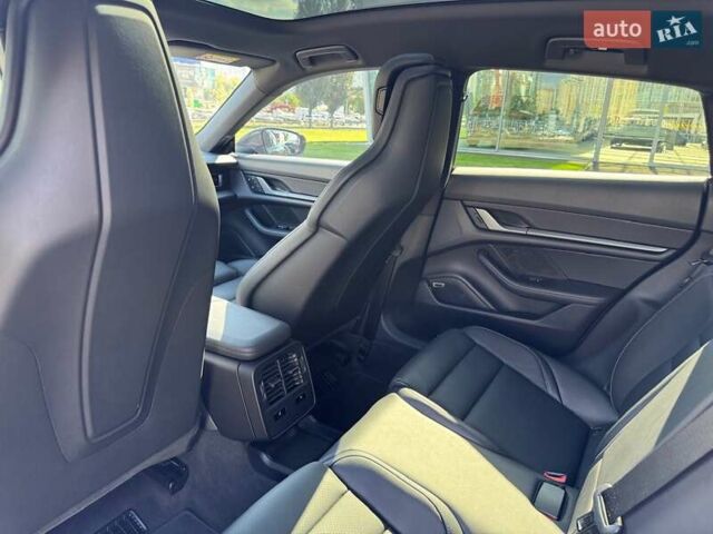 Серый Порше Taycan Sport Turismo, объемом двигателя 0 л и пробегом 15 тыс. км за 89000 $, фото 74 на Automoto.ua