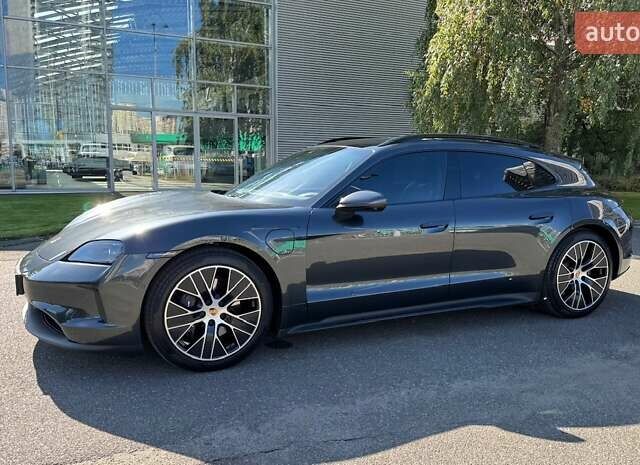 Серый Порше Taycan Sport Turismo, объемом двигателя 0 л и пробегом 15 тыс. км за 89000 $, фото 21 на Automoto.ua