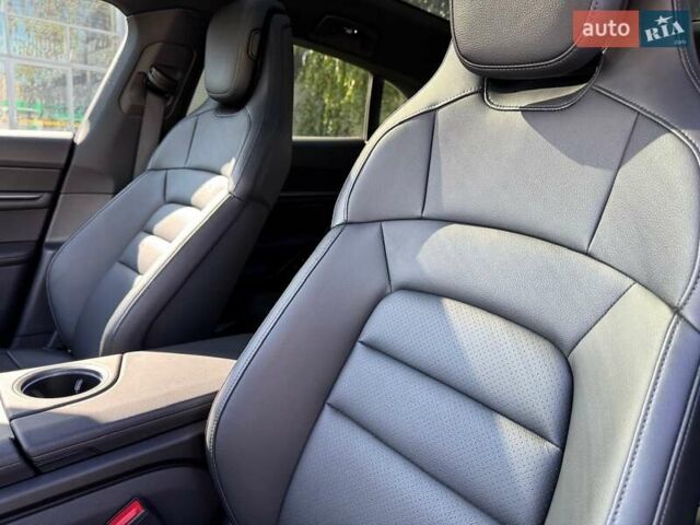 Серый Порше Taycan Sport Turismo, объемом двигателя 0 л и пробегом 15 тыс. км за 89000 $, фото 31 на Automoto.ua