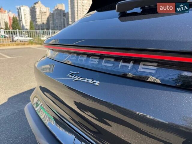 Серый Порше Taycan Sport Turismo, объемом двигателя 0 л и пробегом 15 тыс. км за 89000 $, фото 11 на Automoto.ua