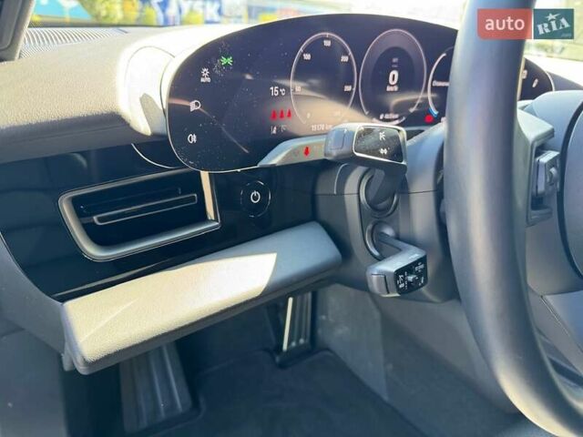 Серый Порше Taycan Sport Turismo, объемом двигателя 0 л и пробегом 15 тыс. км за 89000 $, фото 33 на Automoto.ua