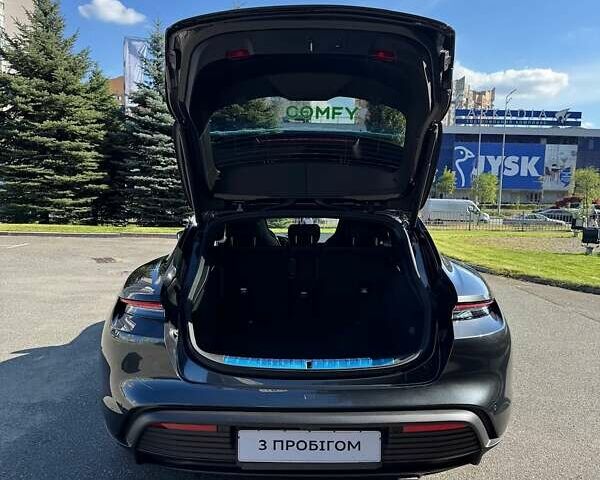Серый Порше Taycan Sport Turismo, объемом двигателя 0 л и пробегом 15 тыс. км за 89000 $, фото 13 на Automoto.ua
