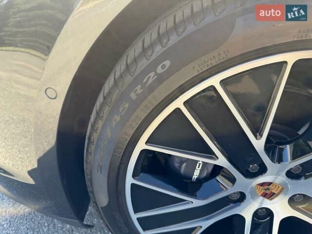 Серый Порше Taycan Sport Turismo, объемом двигателя 0 л и пробегом 15 тыс. км за 89000 $, фото 96 на Automoto.ua