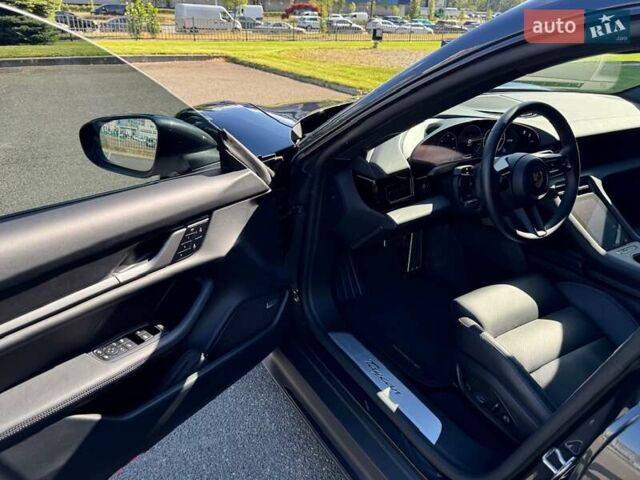 Серый Порше Taycan Sport Turismo, объемом двигателя 0 л и пробегом 15 тыс. км за 89000 $, фото 24 на Automoto.ua