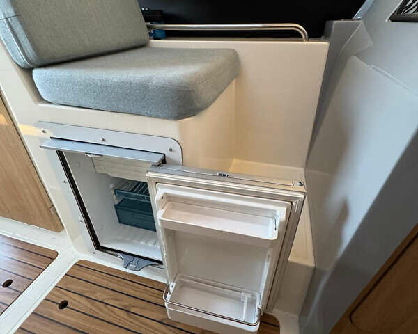 Квиксильвер Актив, объемом двигателя 0 л и пробегом 3 тыс. км за 55000 $, фото 28 на Automoto.ua