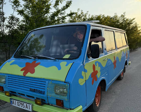 Бежевый РАФ 2203, объемом двигателя 2.5 л и пробегом 300 тыс. км за 842 $, фото 2 на Automoto.ua