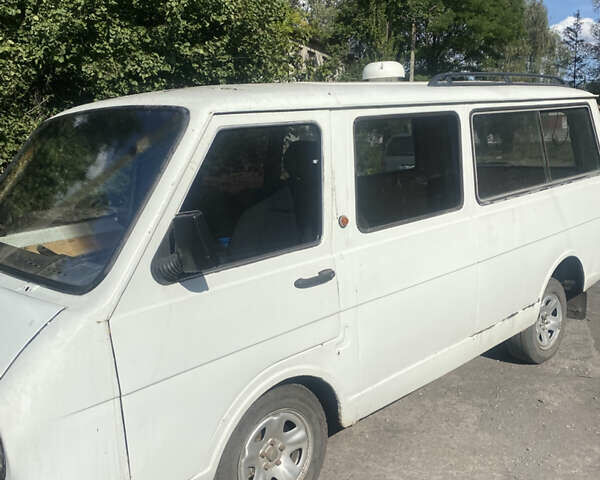 Белый РАФ 2915, объемом двигателя 2.4 л и пробегом 120 тыс. км за 1500 $, фото 1 на Automoto.ua