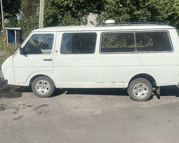 Белый РАФ 2915, объемом двигателя 2.4 л и пробегом 120 тыс. км за 1500 $, фото 2 на Automoto.ua