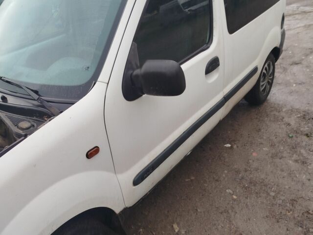 Білий Рено 10, об'ємом двигуна 1.2 л та пробігом 250 тис. км за 1200 $, фото 2 на Automoto.ua