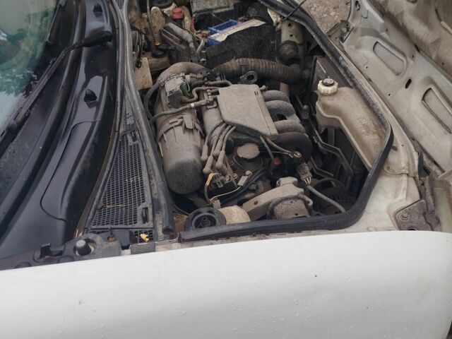 Білий Рено 10, об'ємом двигуна 1.2 л та пробігом 250 тис. км за 1200 $, фото 3 на Automoto.ua