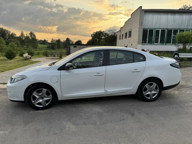 Белый Рено 10, объемом двигателя 0 л и пробегом 130 тыс. км за 4000 $, фото 3 на Automoto.ua