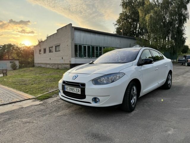 Белый Рено 10, объемом двигателя 0 л и пробегом 130 тыс. км за 4000 $, фото 1 на Automoto.ua