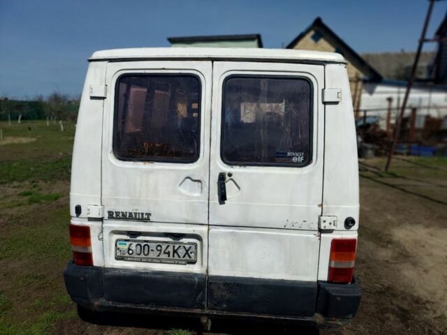 Белый Рено 10, объемом двигателя 0 л и пробегом 150 тыс. км за 1000 $, фото 3 на Automoto.ua