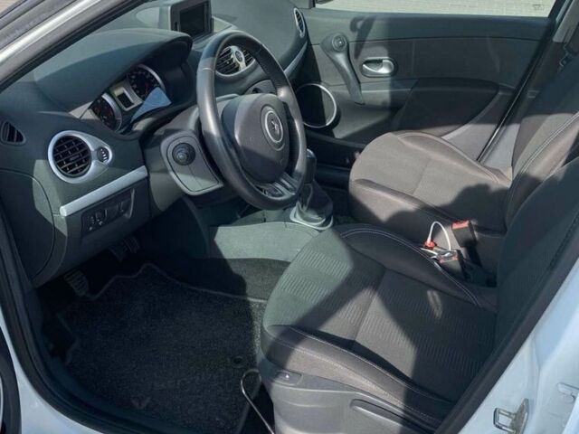 Білий Рено 10, об'ємом двигуна 1.1 л та пробігом 152 тис. км за 5300 $, фото 1 на Automoto.ua