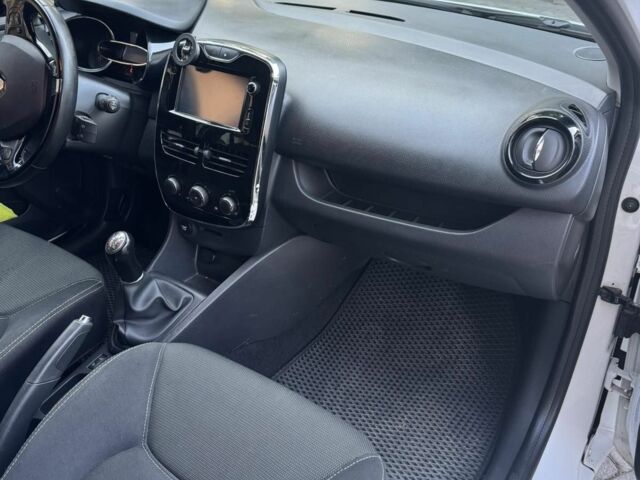 Белый Рено 10, объемом двигателя 1.5 л и пробегом 203 тыс. км за 6500 $, фото 7 на Automoto.ua