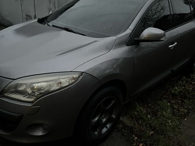 Серый Рено 10, объемом двигателя 1.6 л и пробегом 3 тыс. км за 7500 $, фото 5 на Automoto.ua