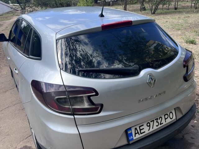 Сірий Рено 10, об'ємом двигуна 1.5 л та пробігом 215 тис. км за 6542 $, фото 2 на Automoto.ua