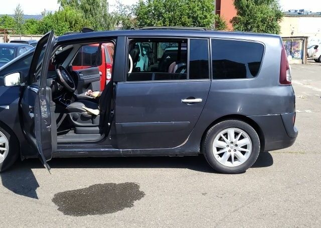 Серый Рено 10, объемом двигателя 2 л и пробегом 451 тыс. км за 6600 $, фото 4 на Automoto.ua